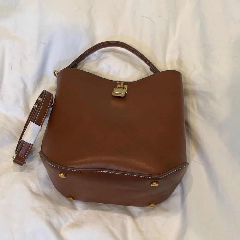 Elegant Brown Leather Handbag - Picture 1 of 6